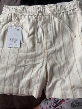 Denim & Flower Cream Shorts with Tan Pinstripes